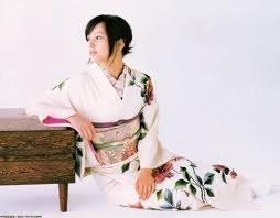 zdroj: http://japonsko.hu.cz/moda/yukata-kimono-v-hravych-barvach