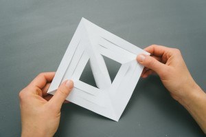 zdroj: http://www.handimania.com/diy/3d-paper-snowflake.html