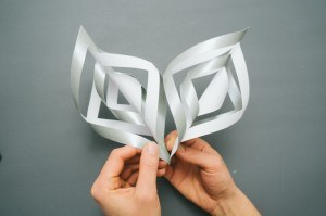 zdroj: http://www.handimania.com/diy/3d-paper-snowflake.html